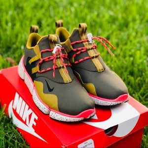NIKE POCKETKNIFE DM DESERT